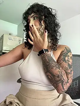 SugarTroubl33 live sex cam