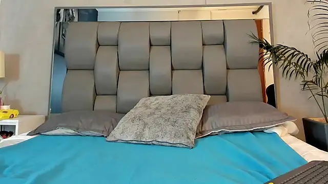 Kendra_and_liam's cam snapshot