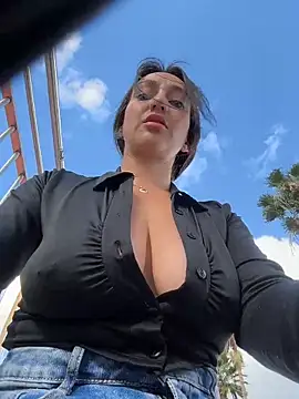 Ninabigtitied live sex cam