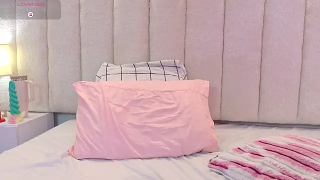 Mia_rom11 live sex cam