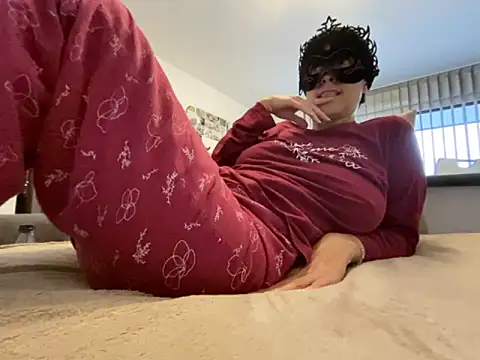 Marilou1983 live sex cam