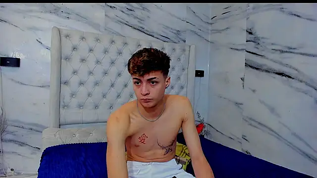 Ari_and_Storm's cam snapshot