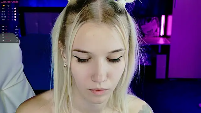 NaomiHita live sex cam