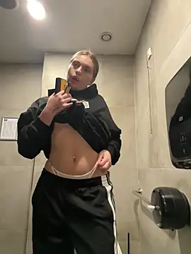 MilenaLuxury live sex cam