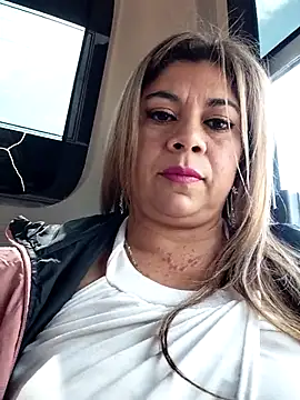 Laura-Hernandez live sex cam