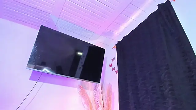 REINA_ADAHARA live sex cam