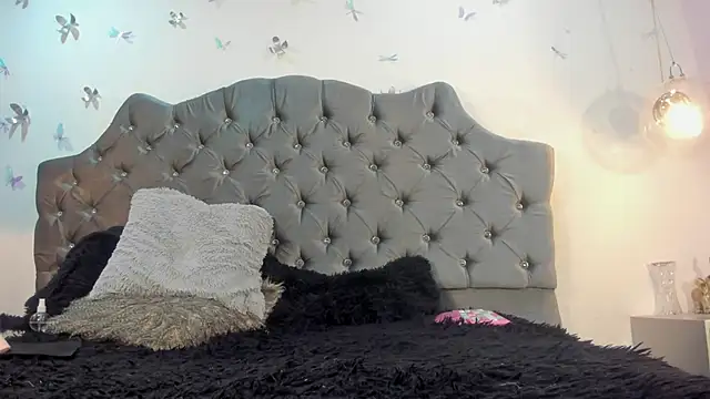 i_Carolinee live sex cam