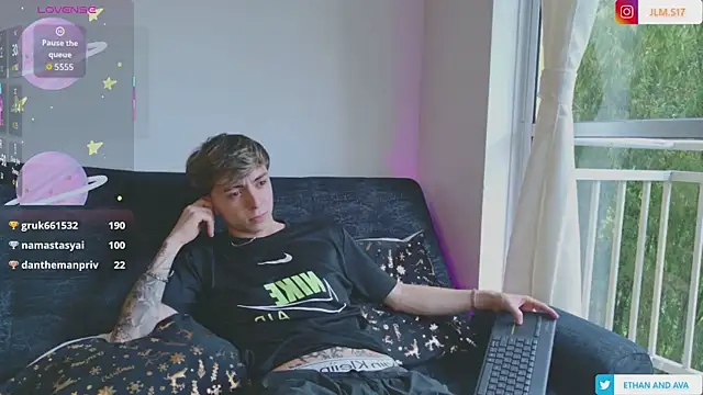 ethan_and_ava's cam snapshot