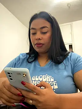 PUSHYLATE live sex cam