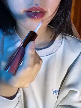 Uyennii02 live sex cam