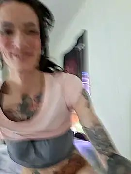 MaitressePomme3 live sex cam