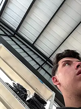 mattebret11 live sex cam