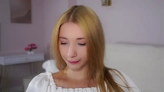 SunnivaCovil live sex cam