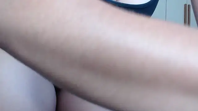 bustycarly live sex cam