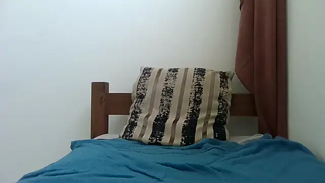 JUNINHOLEKEJR live sex cam