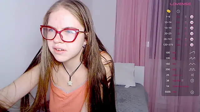 Sarah_HS live sex cam