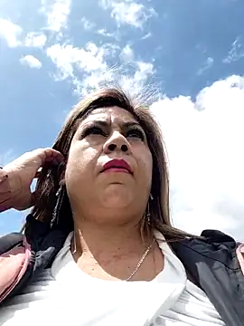 Laura-Hernandez live sex cam