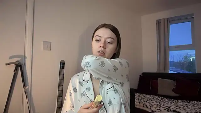 YasmineLace live sex cam