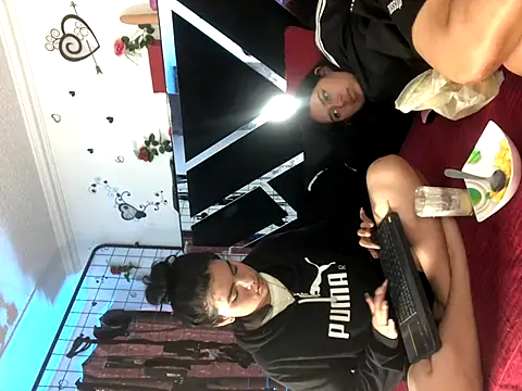 1lovelygirls live sex cam