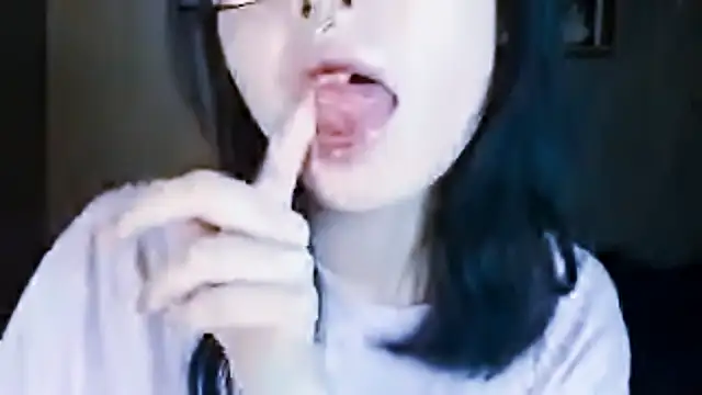 Beeping_Creature live sex cam