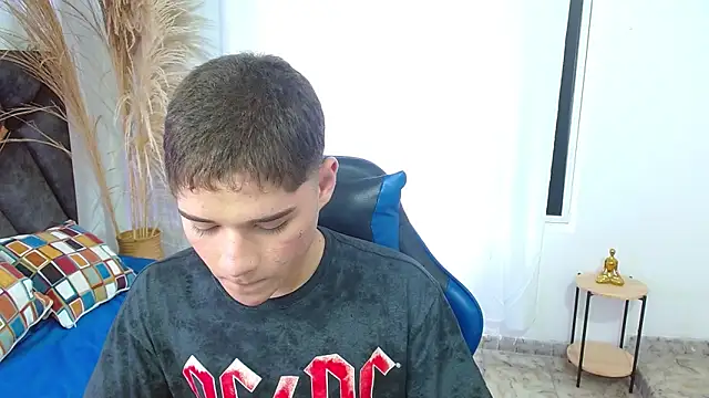 Mattass18 live sex cam