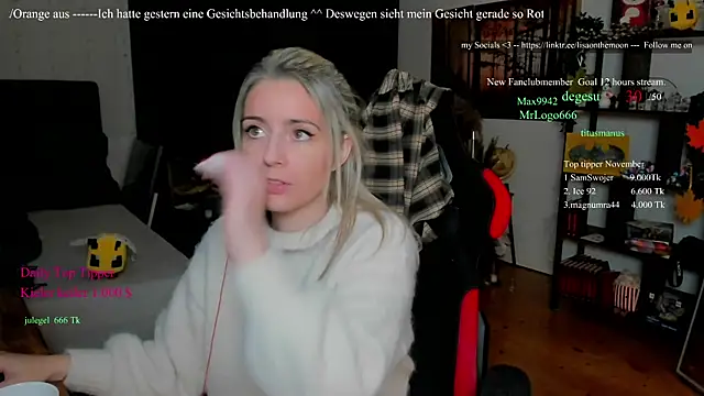 Lisaonthemoon live sex cam