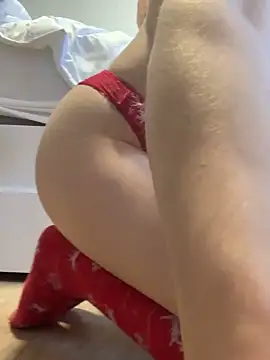 GoldenPussy1329 live sex cam