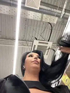 Tisha_Busty live sex cam