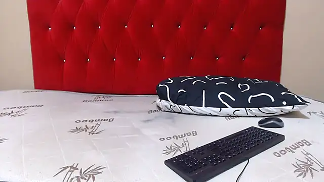 MIGHTYASSS live sex cam