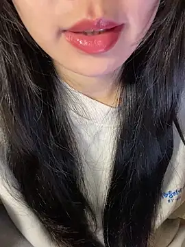 Uyennii02 live sex cam