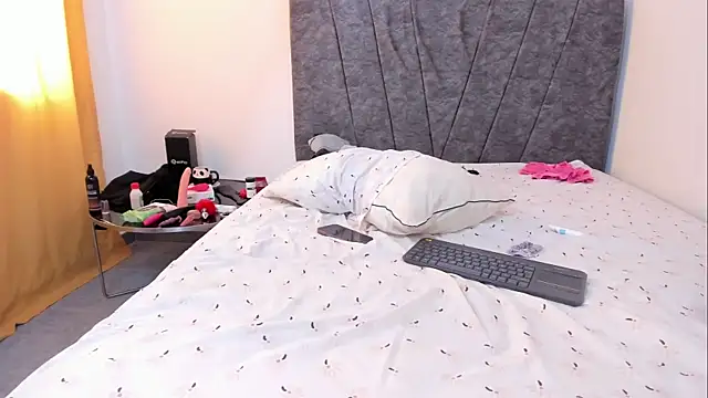 bella-black's cam snapshot