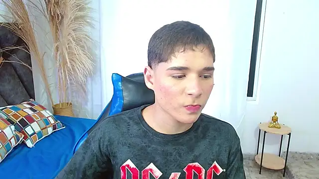 Mattass18 live sex cam