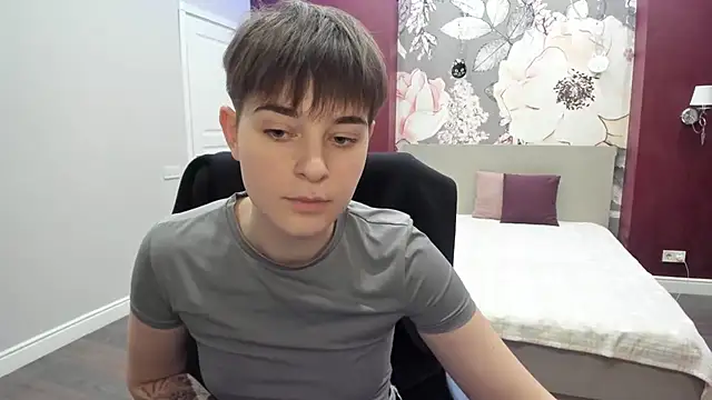 EmiliaYours live sex cam