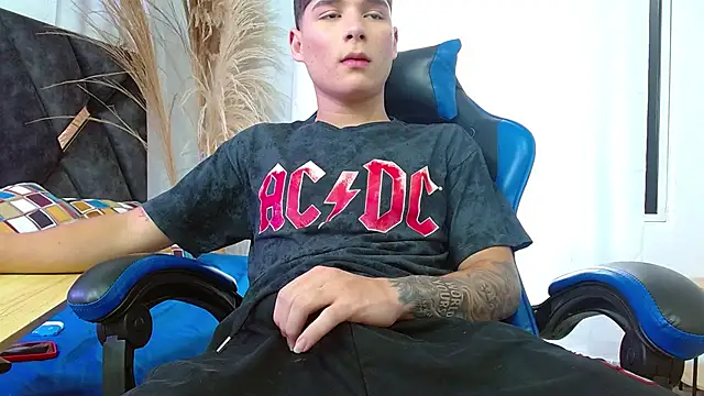 Mattass18 live sex cam