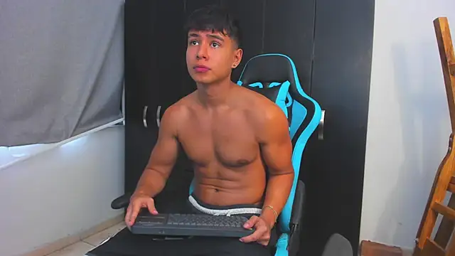 Bray_Kevin live sex cam