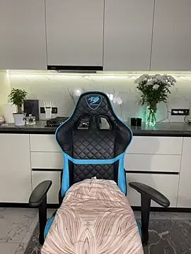 CurlyLara live sex cam