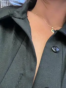 Ninabigtitied live sex cam