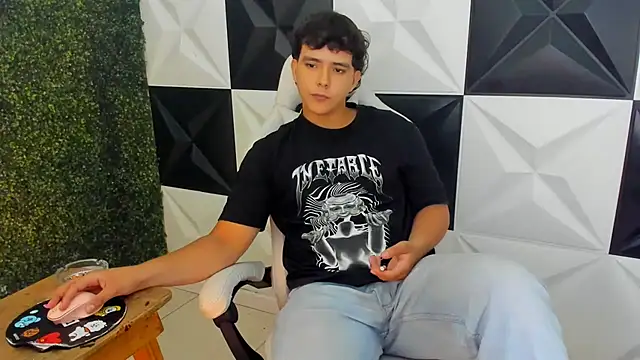 Dani_cumboy live sex cam