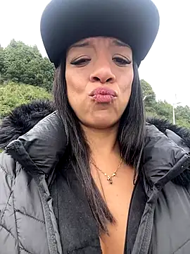 Hellenmilffitnes live sex cam