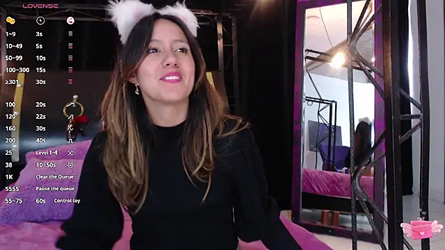 LunaaMorena live sex cam