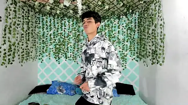 oliverhot2005 live sex cam