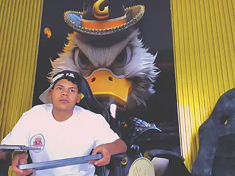 Tommy_bigcock19 live sex cam