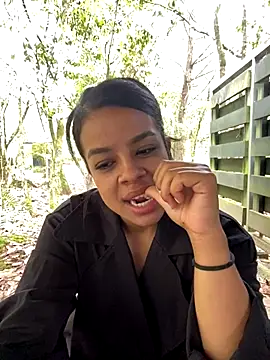 trianawhite live sex cam