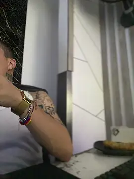 AlphaMasterXxx live sex cam