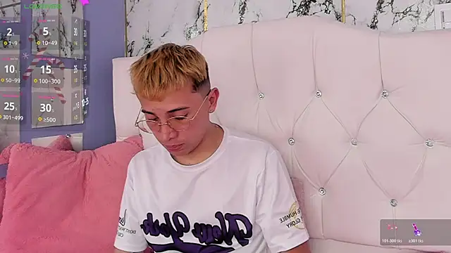 Naughty__Chriss live sex cam