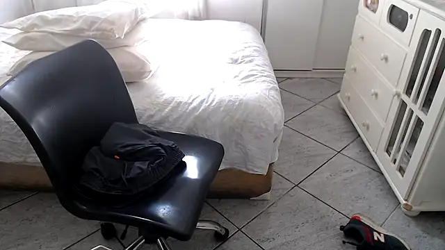 MysterBearMG live sex cam