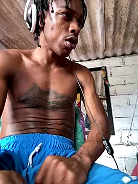 Larry-n-clouds live sex cam