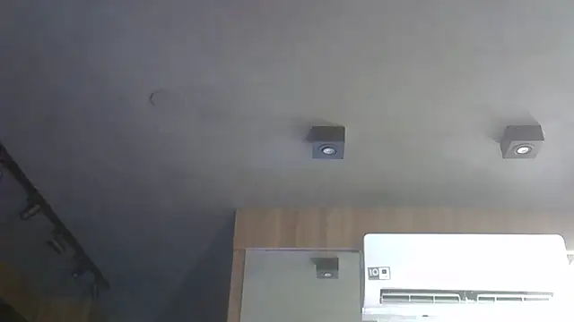 SkinnyKitten live sex cam