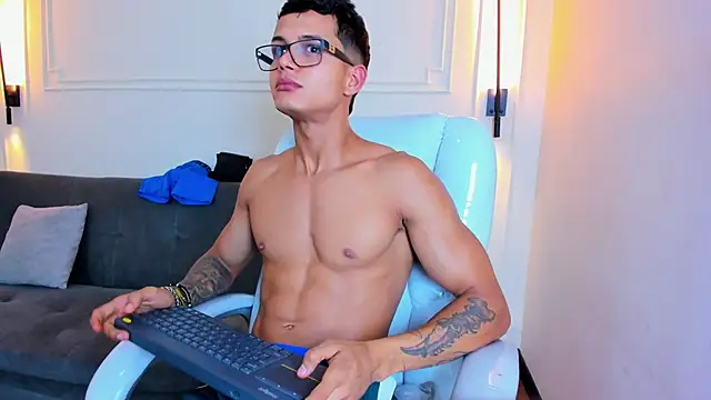 Paradise_boy_s live sex cam