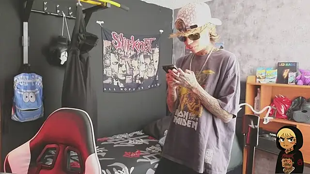 AcidMilo live sex cam